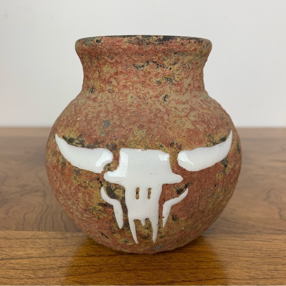 Studio Pottery Southwestern Vase Ram Bull Skull Horns Textured White Brown Vtg
